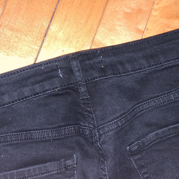 [28]👖F21 distressed jeans - Picture 8 of 9